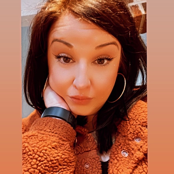 Meet your Posher, Keely - Picture 1 of 1